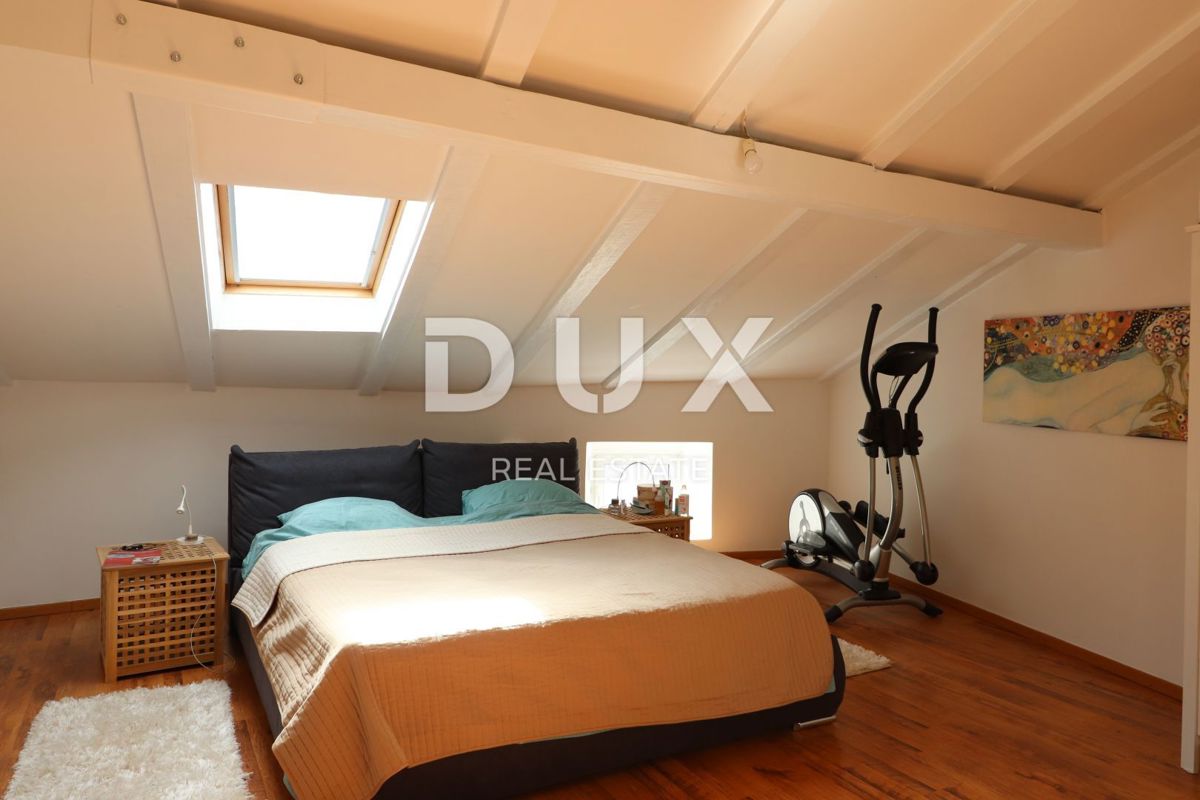 OTOK CRES, MESTO CRES - staro mestno jedro, restavracija, dvonadstropno stanovanje, apartmaji