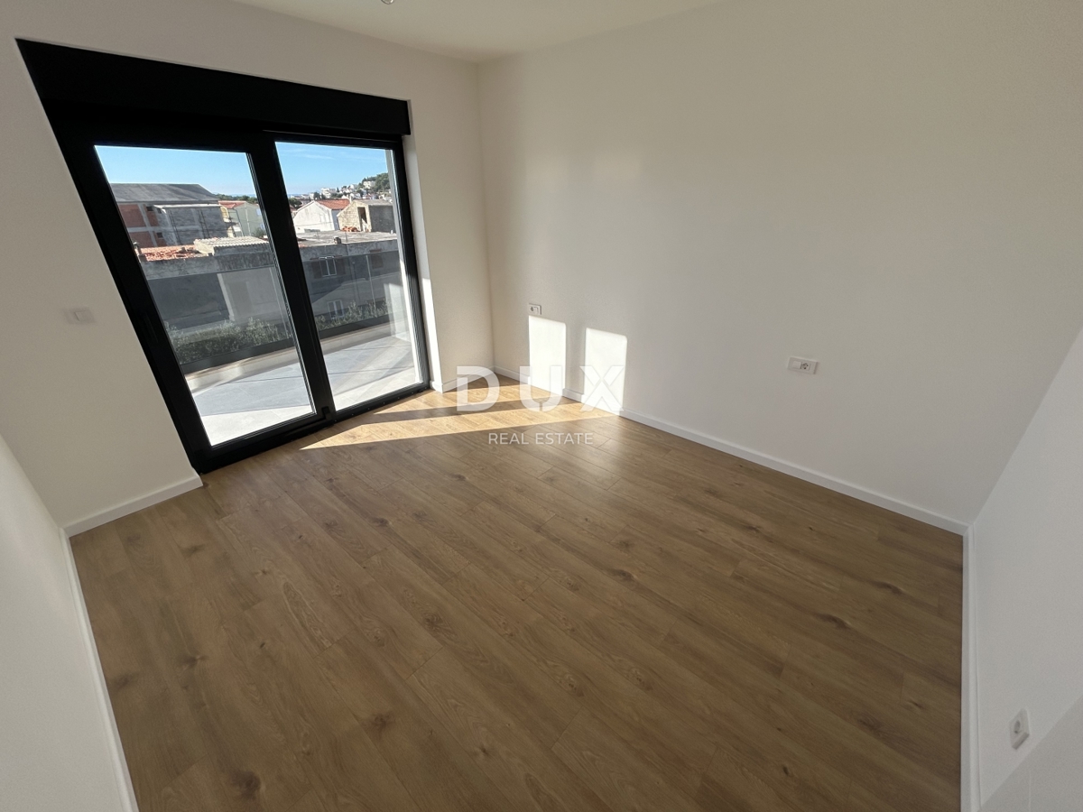 ŠIBENIK, TRIBUNJ – Dvosobno stanovanje v novogradnji s pogledom na morje! PRILOŽNOST!