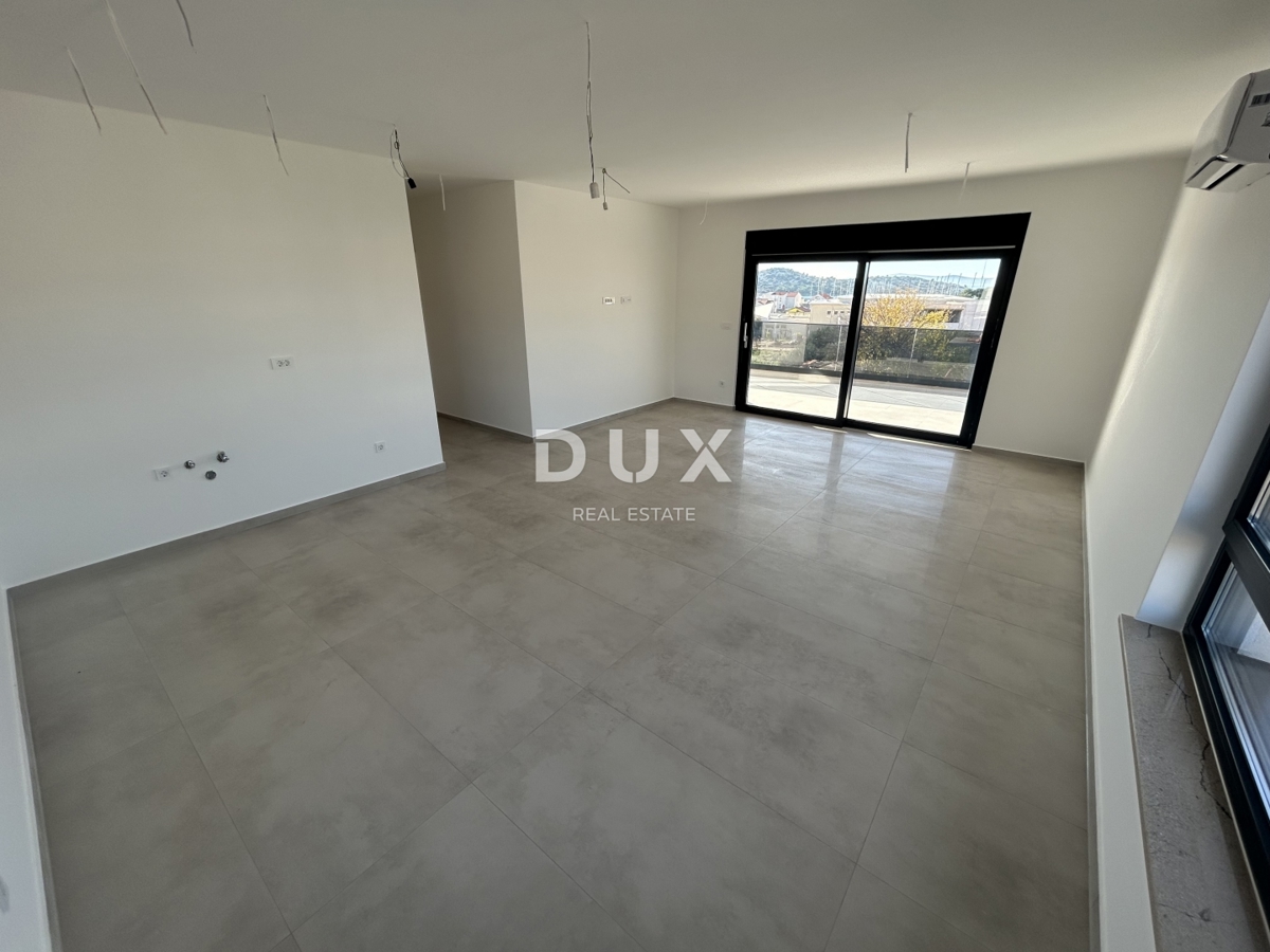 ŠIBENIK, TRIBUNJ – Dvosobno stanovanje v novogradnji s pogledom na morje! PRILOŽNOST!