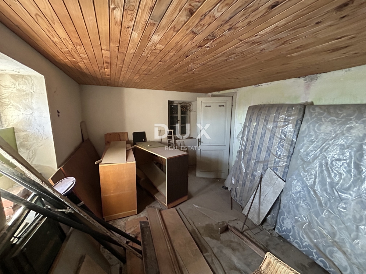 ŠIBENIK, MANDALINA - Gradbeno zemljišče z dvema starima hišama