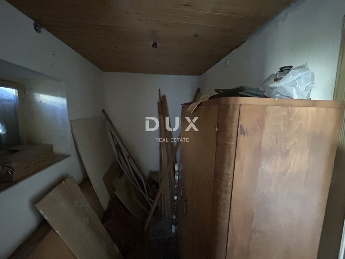 ŠIBENIK, MANDALINA - Gradbeno zemljišče z dvema starima hišama