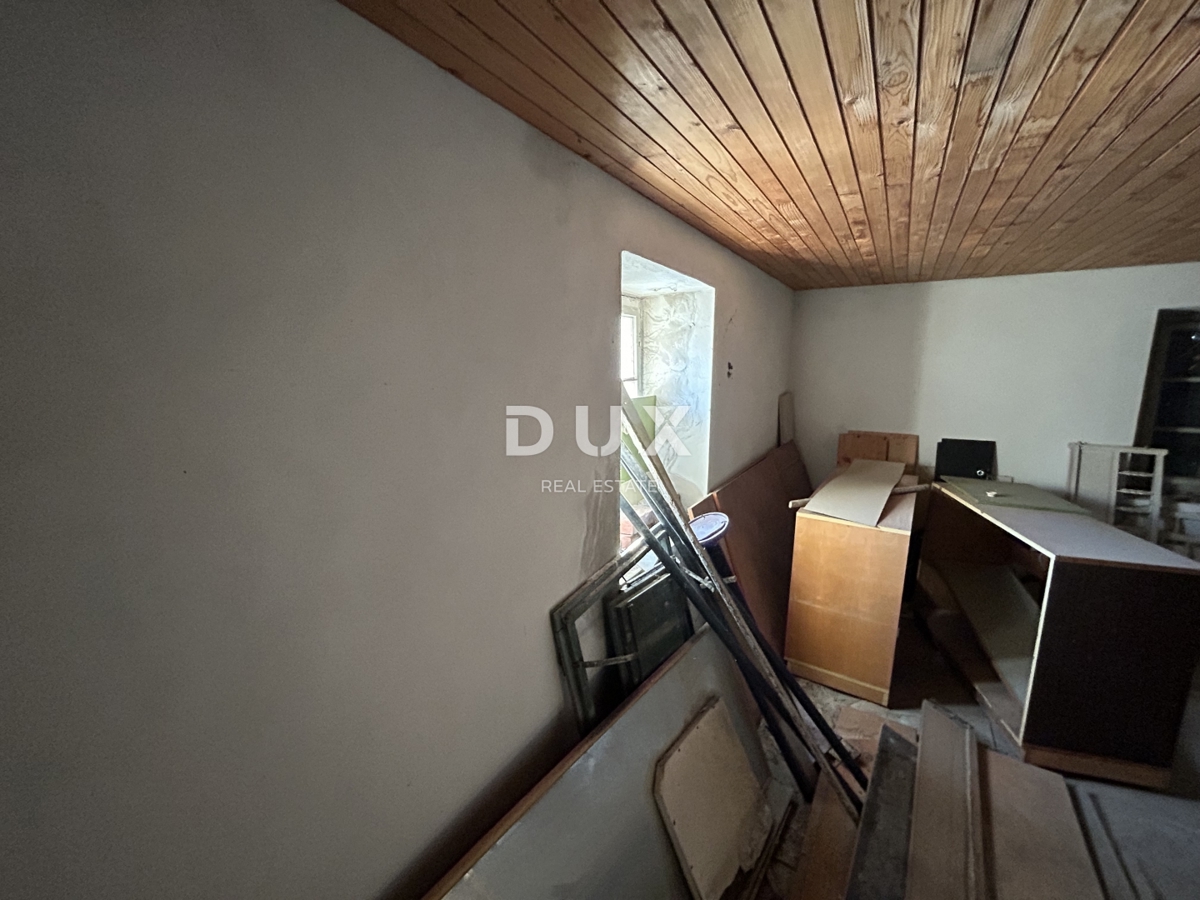 ŠIBENIK, MANDALINA - Gradbeno zemljišče z dvema starima hišama