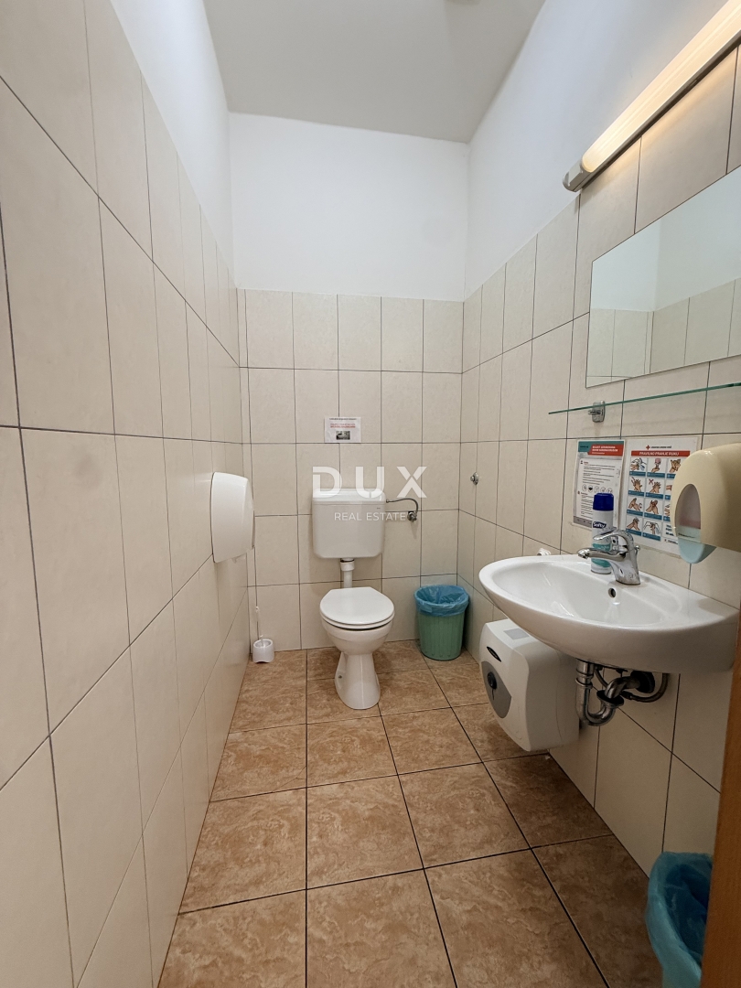 RIJEKA, ŠIRŠE CENTER - pisarniški prostor v poslovni stavbi