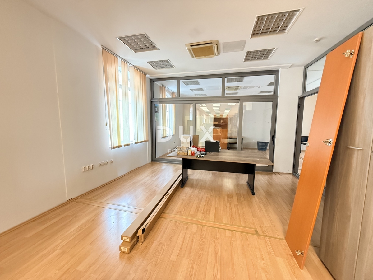 RIJEKA, ŠIRŠE CENTER - pisarniški prostor v poslovni stavbi