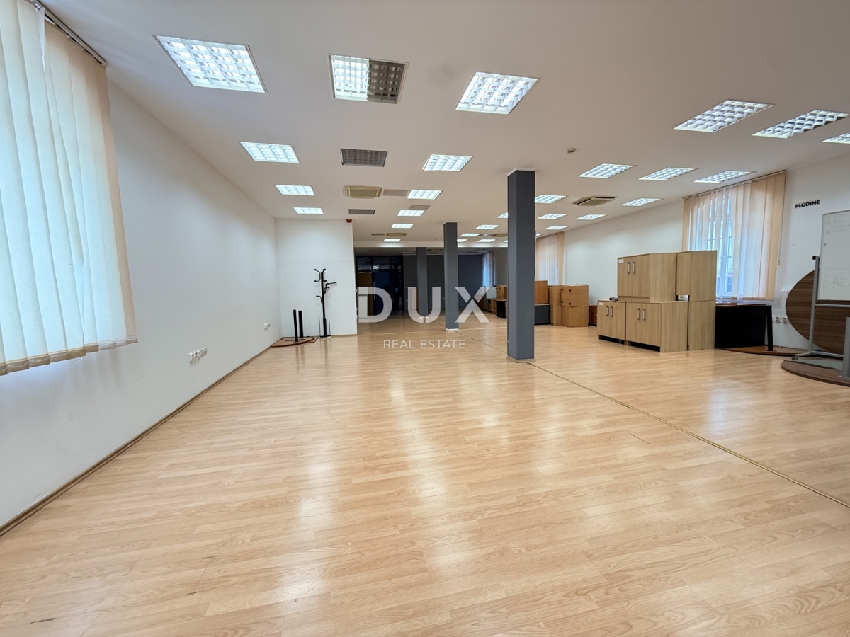 RIJEKA, ŠIRŠE CENTER - pisarniški prostor v poslovni stavbi