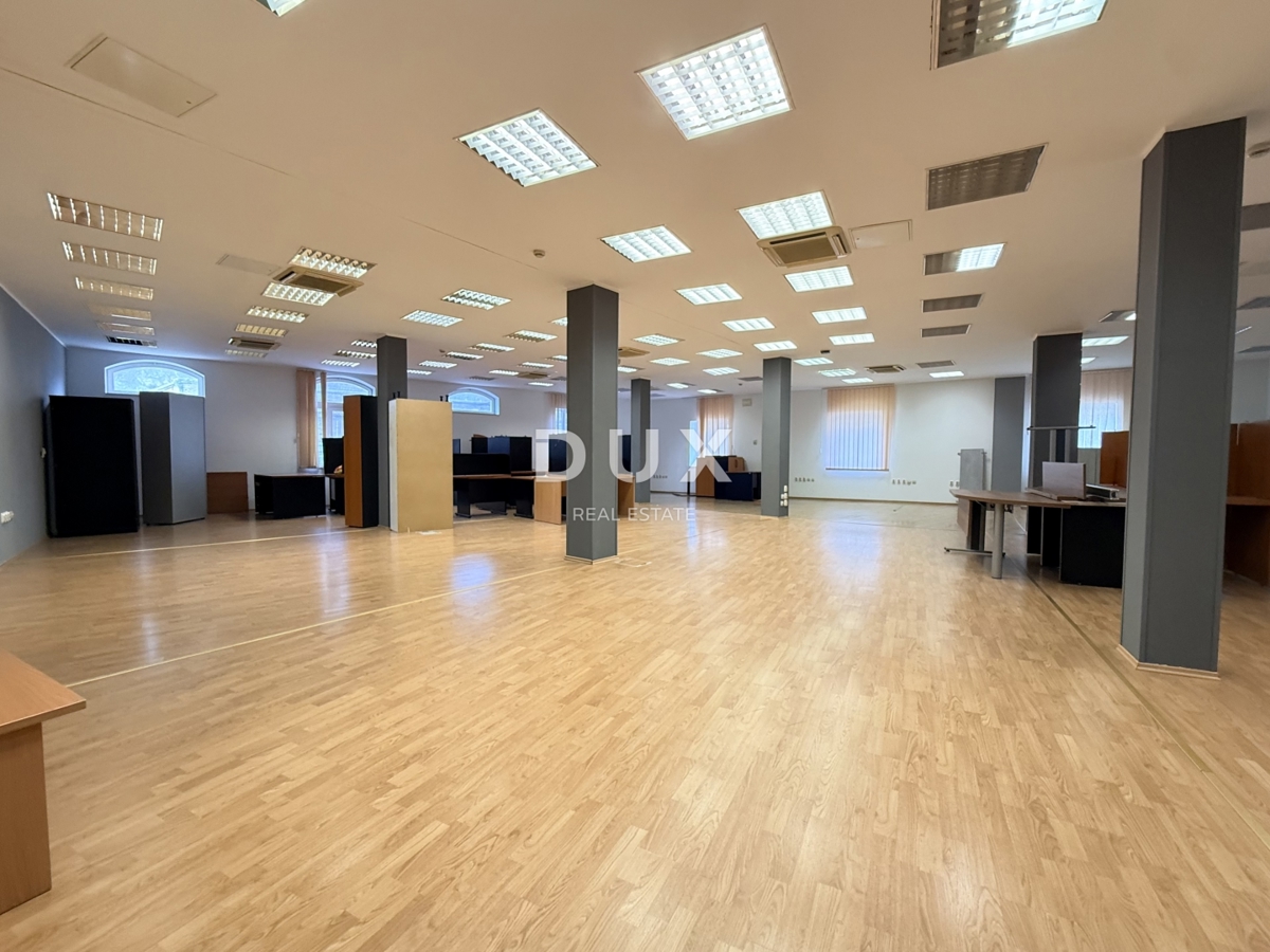 RIJEKA, ŠIRŠE CENTER - pisarniški prostor v poslovni stavbi