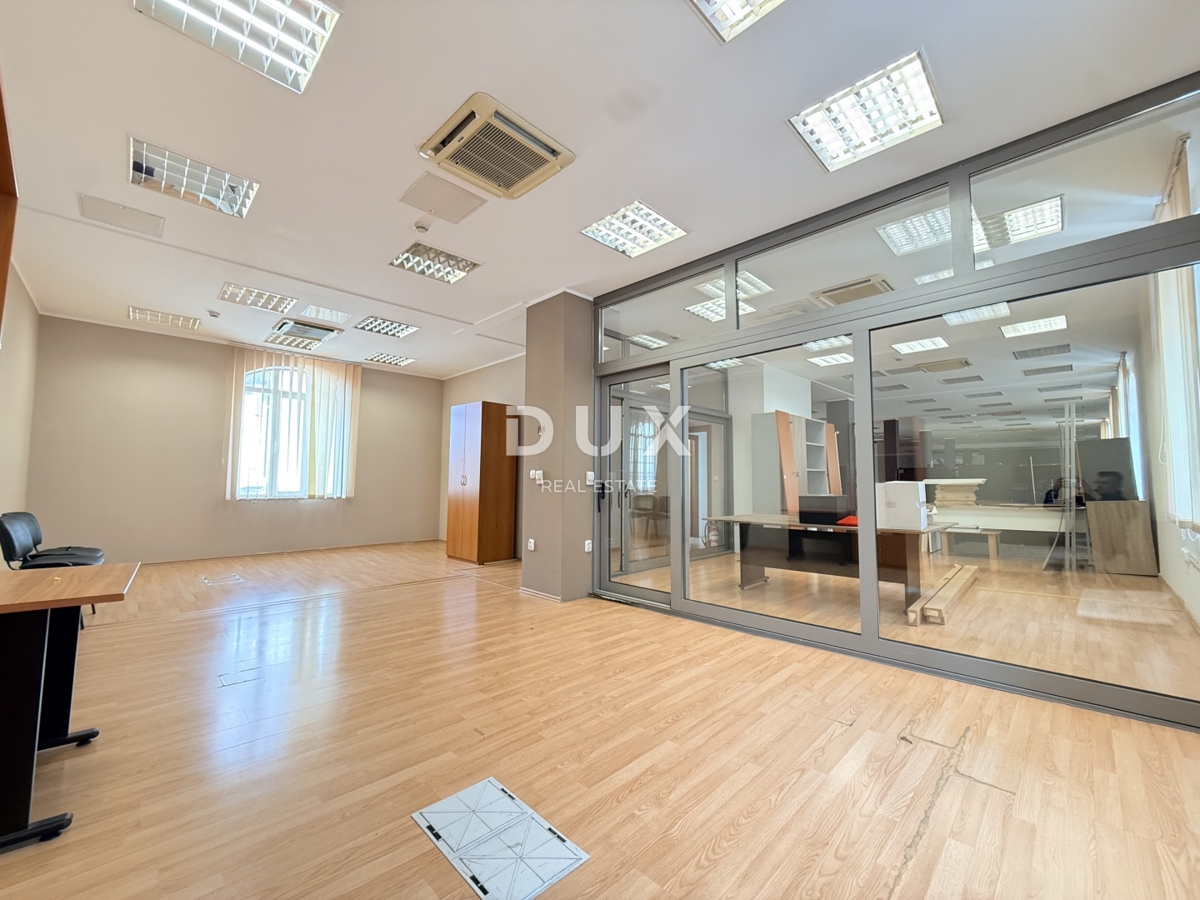 RIJEKA, ŠIRŠE CENTER - pisarniški prostor v poslovni stavbi