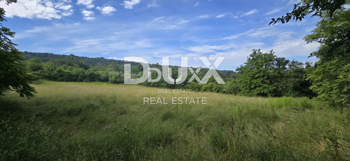 ISTRA, LABIN - Prostorna kmetijska parcela ob gradbenem območju