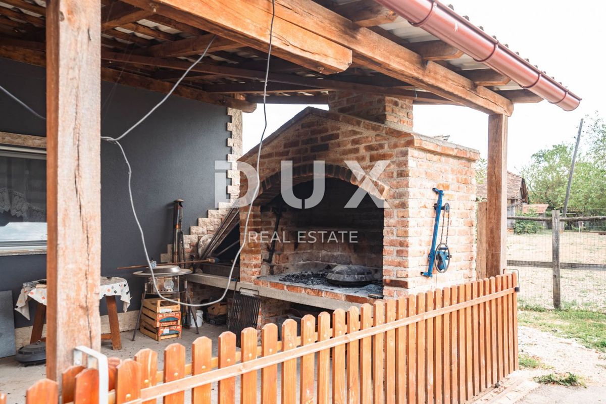 VRGINMOST, BLATUŠA - Veliko posestvo, kmetija z mehanizacijo in živalmi! 40 hektarjev zemlje!