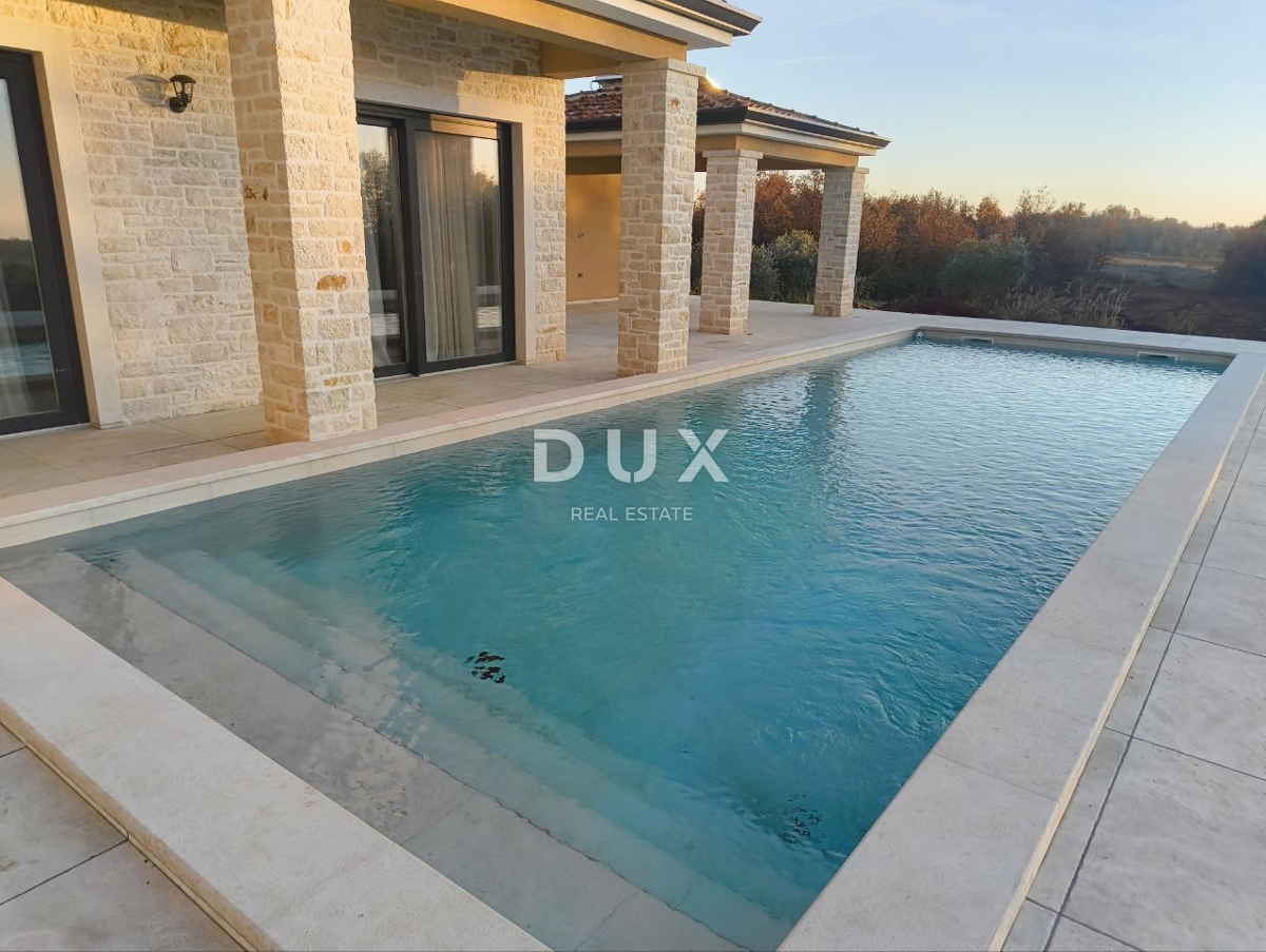 ISTRA, KAŠTELIR - Fascinantna kamnita vila s panoramskim pogledom na morje