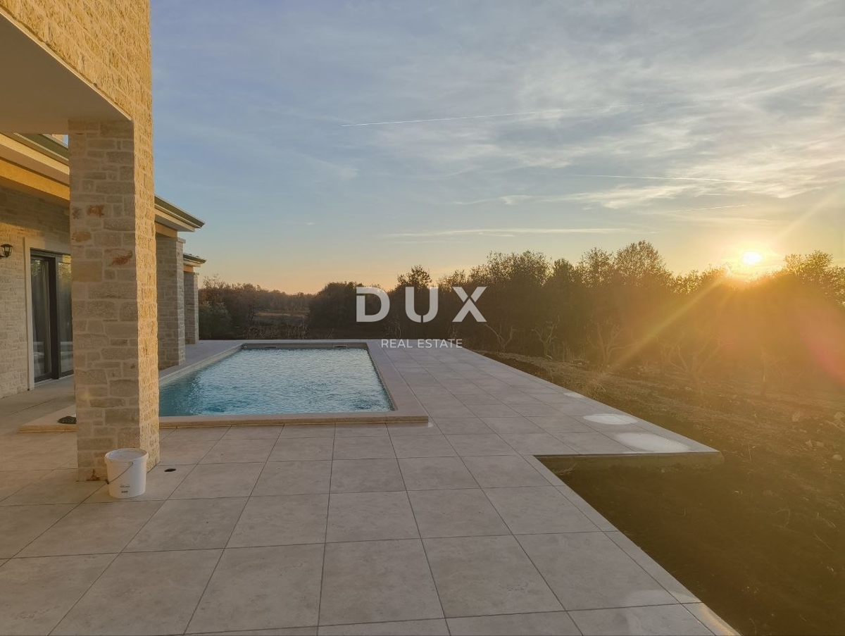 ISTRA, KAŠTELIR - Fascinantna kamnita vila s panoramskim pogledom na morje