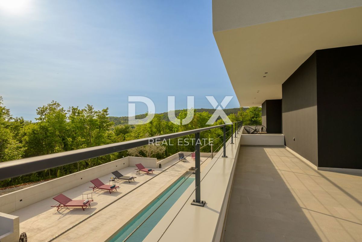 ISTRA, GROŽNJAN - Dizajnerska novozgrajena vila s popolno zasebnostjo, ki se nahaja pred zelenico