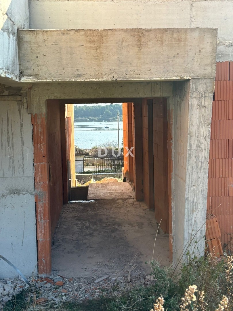 ISTRA, MEDULIN - Vaše sanje ob morju! Dvojček hiše s pogledom na morje iz vseh nadstropij, ROH BAU, EKSKLUZIVNO!