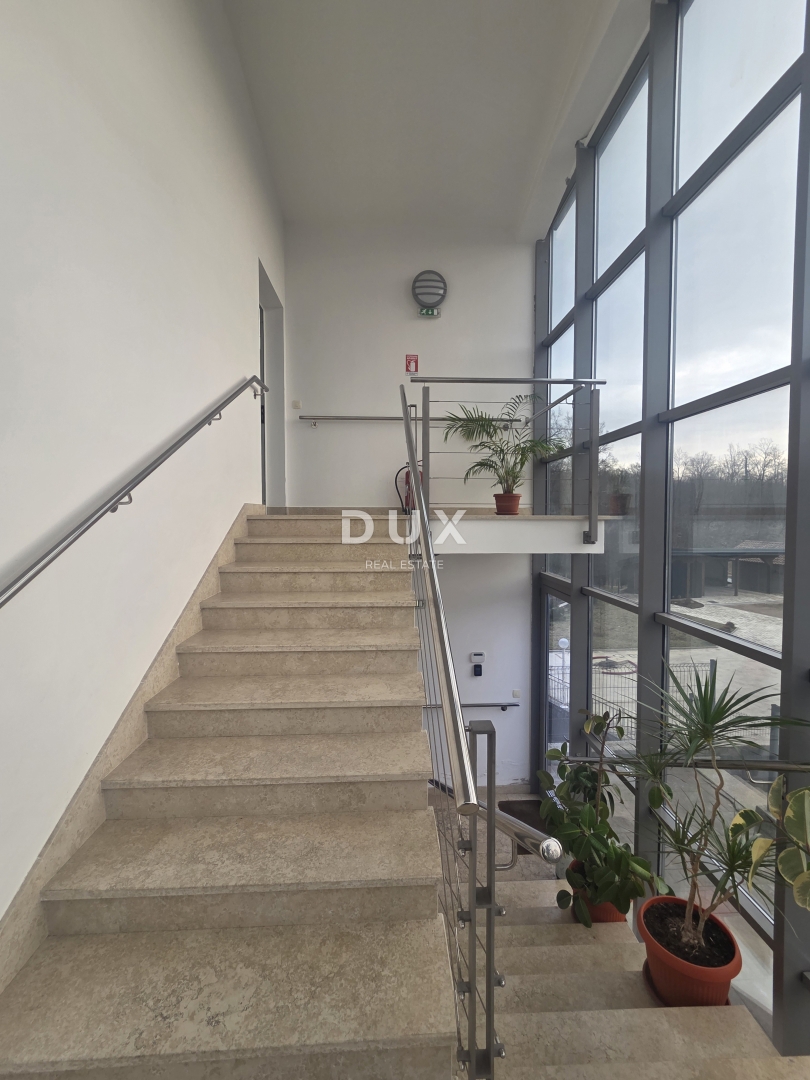 MATULJI, JURDANI, MUČIĆI - poslovna hala 600m2 + urejen vrt in parkirišče 1100m2