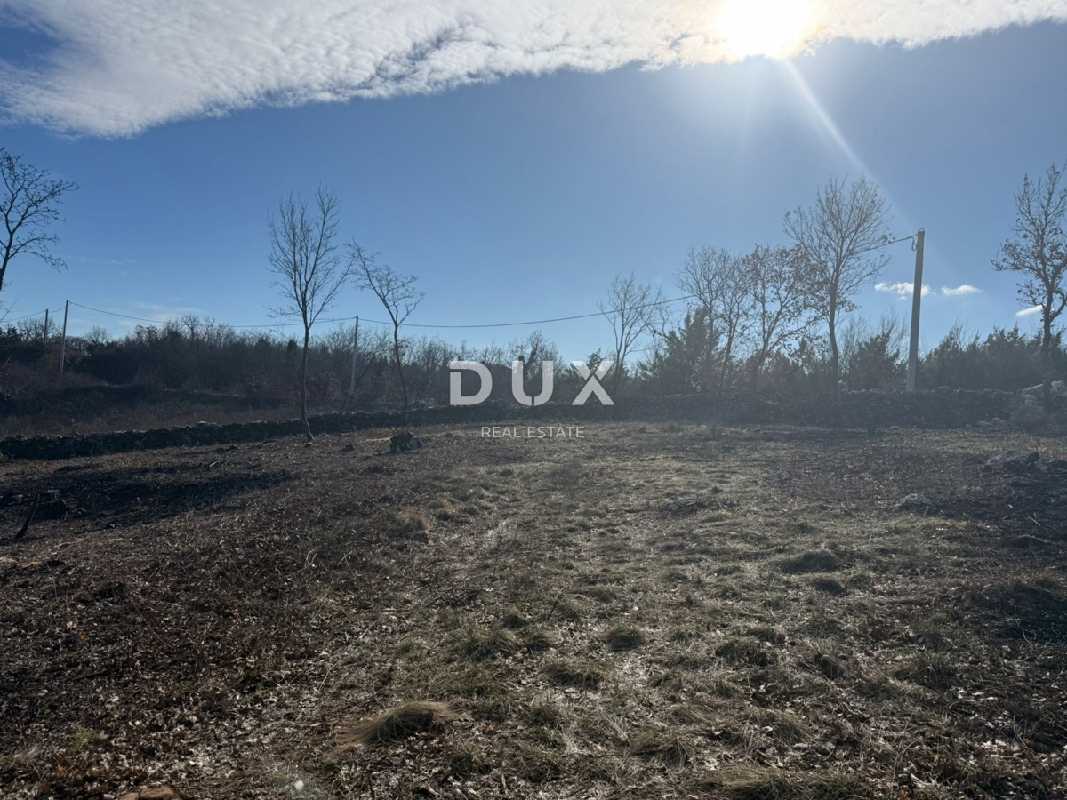 ISTRA, BARBAN - Prostorna parcela, obdana z naravo