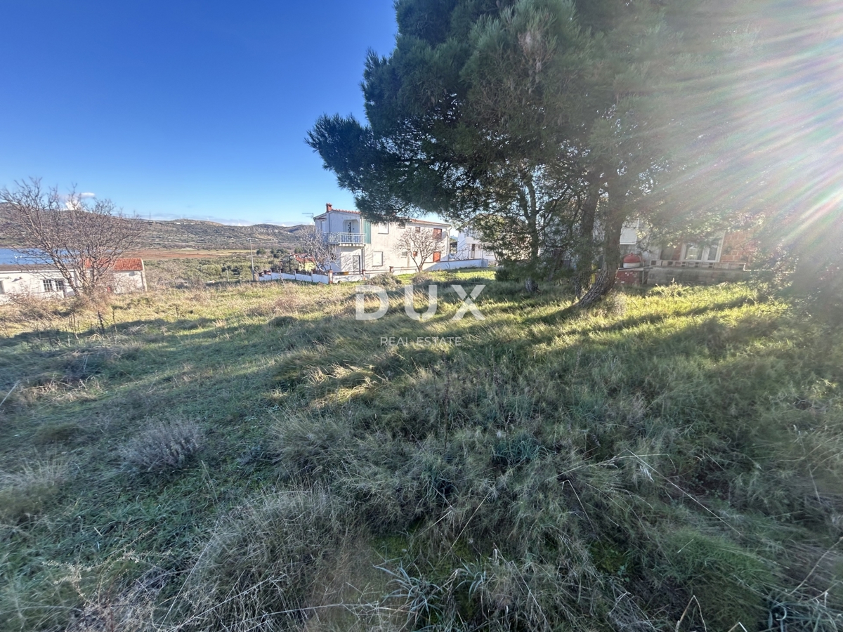 ŠIBENIK, JADRTOVAC – Gradbeno zemljišče 824 m2 s pogledom na morje