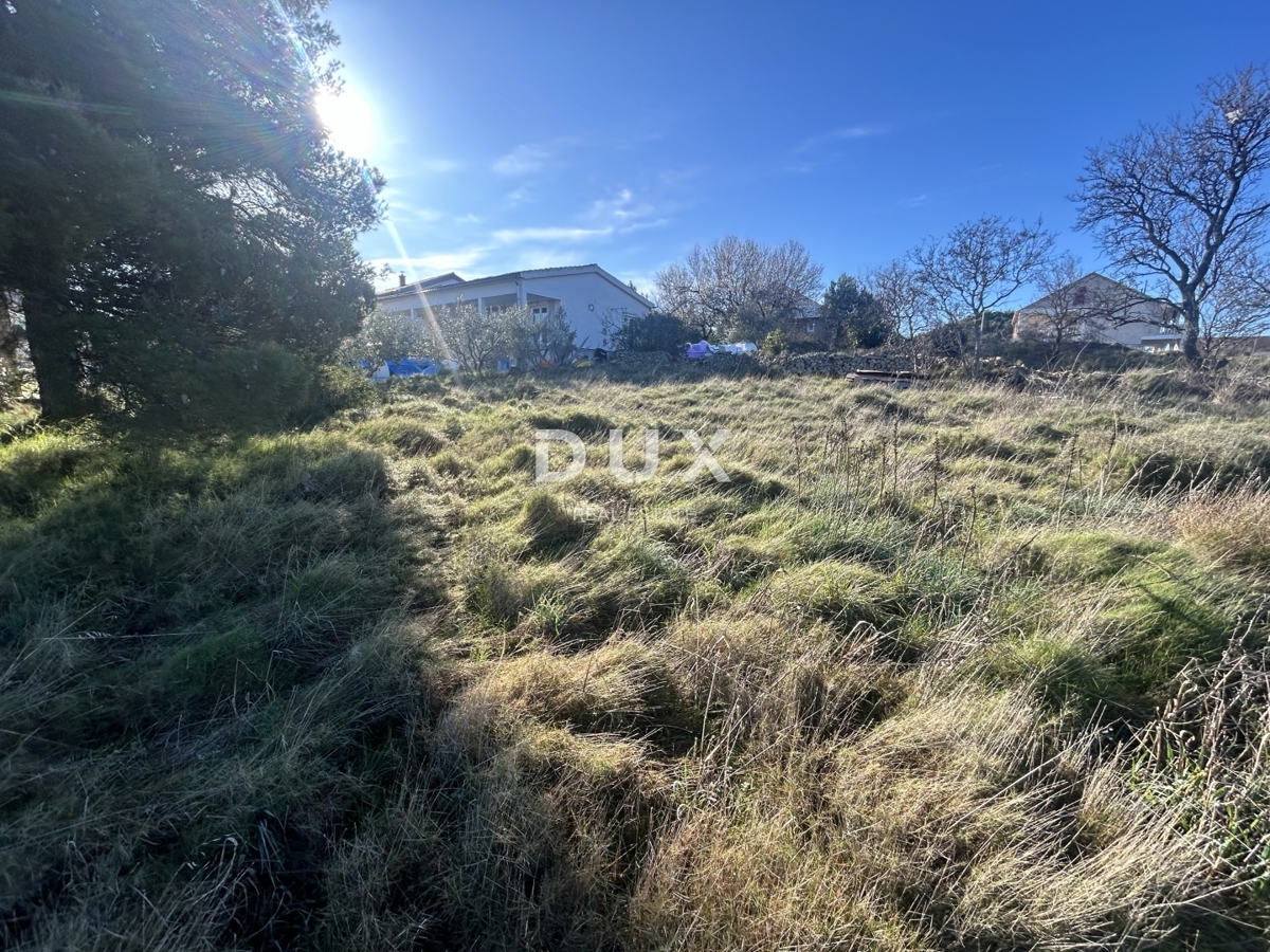 ŠIBENIK, JADRTOVAC – Gradbeno zemljišče 824 m2 s pogledom na morje