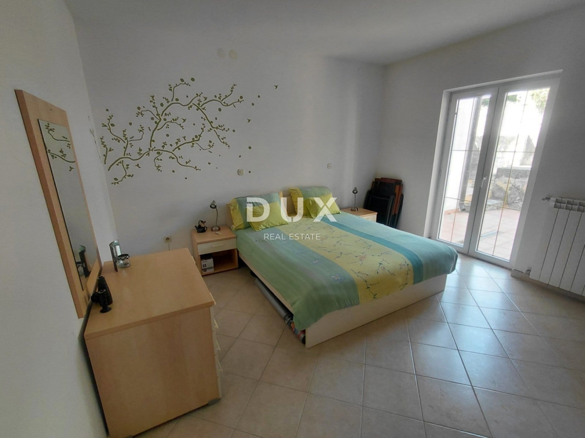 ISTRA, DUGA UVALA - 75 m2 stanovanje v pritličju s teraso le 520 metrov od morja! PRILOŽNOST!