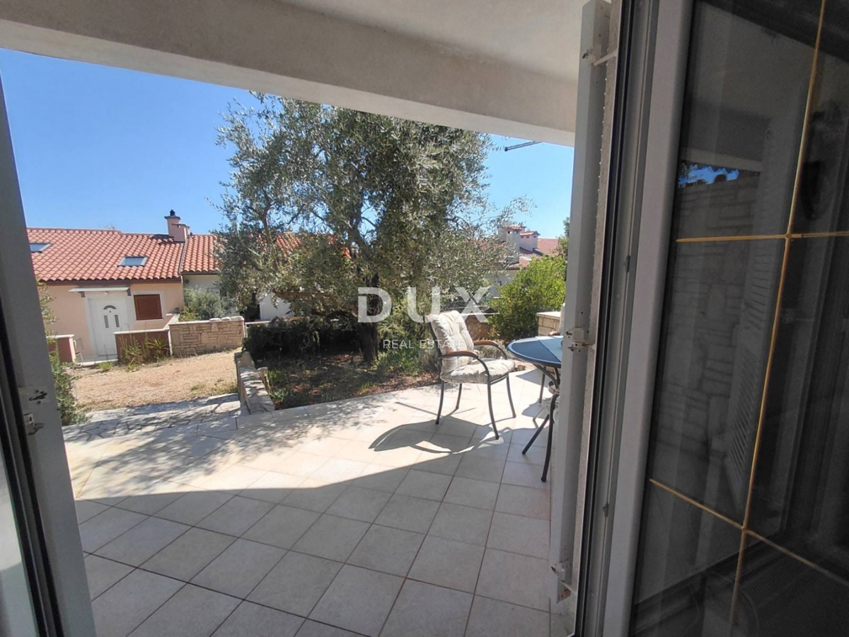 ISTRA, DUGA UVALA - 75 m2 stanovanje v pritličju s teraso le 520 metrov od morja! PRILOŽNOST!