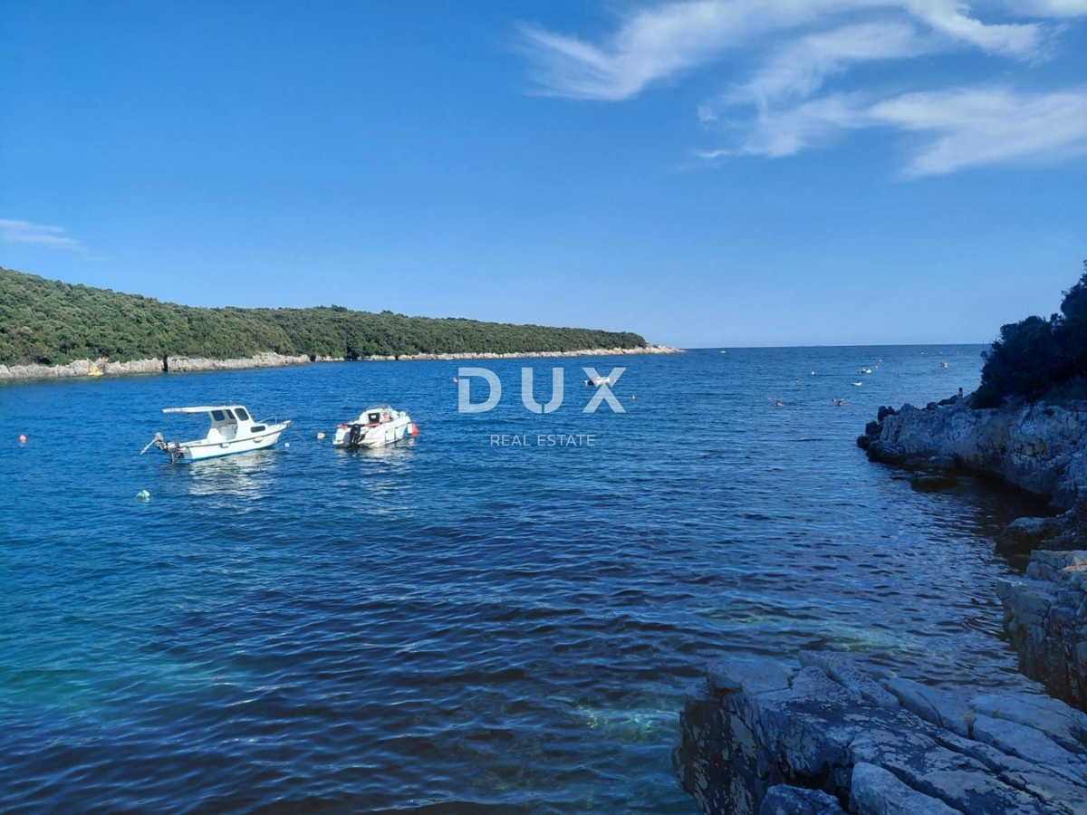 ISTRA, DUGA UVALA - 75 m2 stanovanje v pritličju s teraso le 520 metrov od morja! PRILOŽNOST!