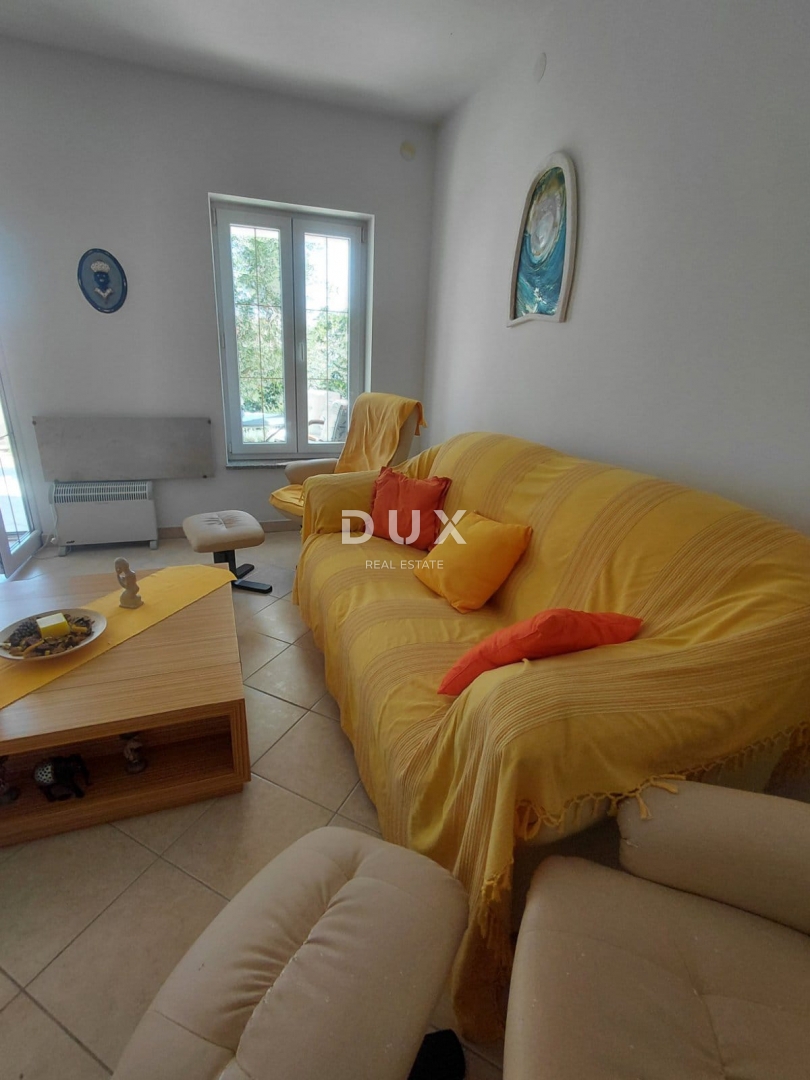 ISTRA, DUGA UVALA - 75 m2 stanovanje v pritličju s teraso le 520 metrov od morja! PRILOŽNOST!