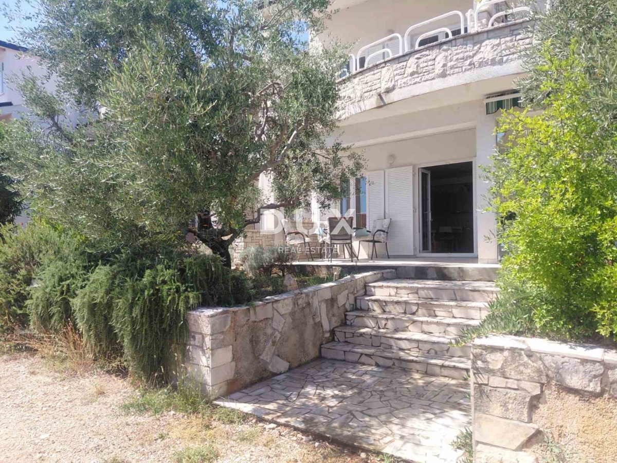 ISTRA, DUGA UVALA - 75 m2 stanovanje v pritličju s teraso le 520 metrov od morja! PRILOŽNOST!