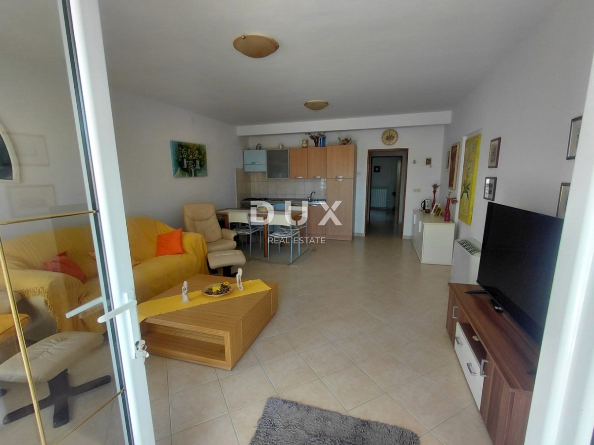 ISTRA, DUGA UVALA - 75 m2 stanovanje v pritličju s teraso le 520 metrov od morja! PRILOŽNOST!