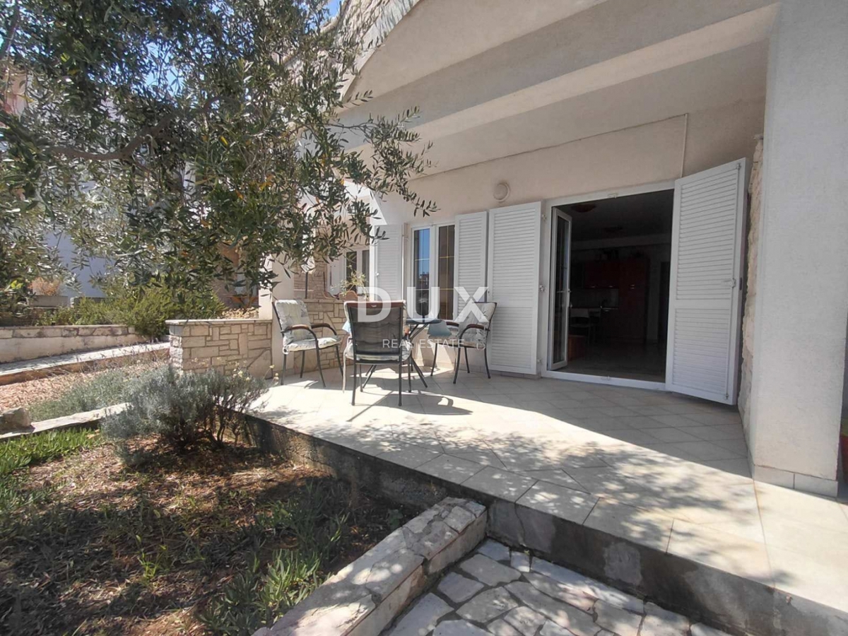 ISTRA, DUGA UVALA - 75 m2 stanovanje v pritličju s teraso le 520 metrov od morja! PRILOŽNOST!