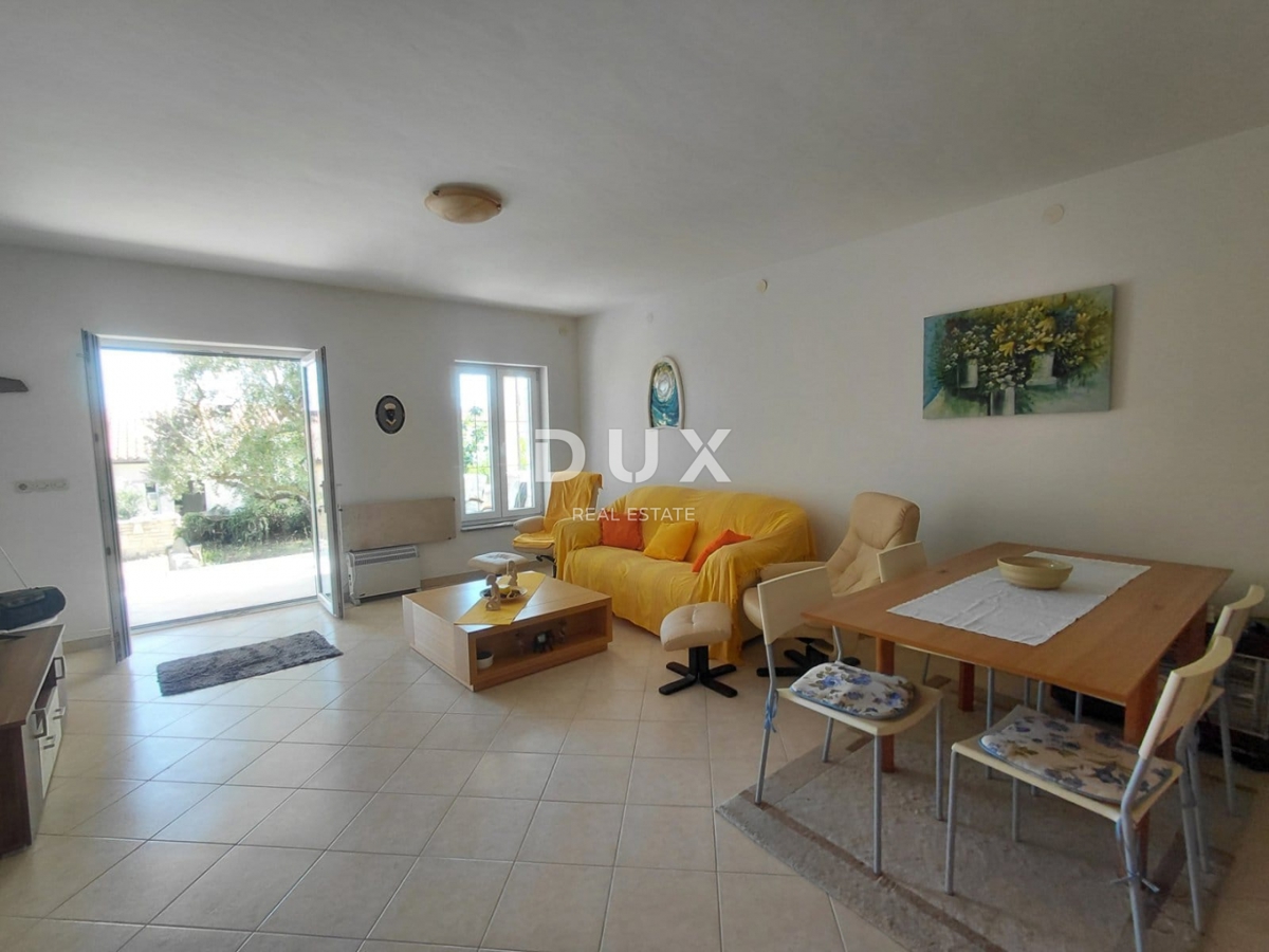 ISTRA, DUGA UVALA - 75 m2 stanovanje v pritličju s teraso le 520 metrov od morja! PRILOŽNOST!