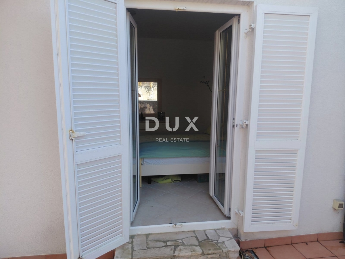 ISTRA, DUGA UVALA - 75 m2 stanovanje v pritličju s teraso le 520 metrov od morja! PRILOŽNOST!