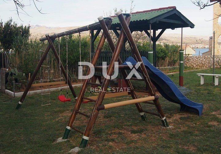 OTOK PAG, PAG - Prostoren hotel in 1271 m2 zemljišča, 1. vrsta do morja