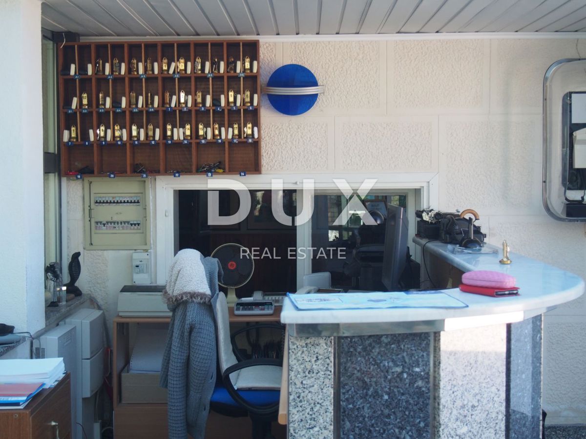 OTOK PAG, PAG - Prostoren hotel in 1271 m2 zemljišča, 1. vrsta do morja