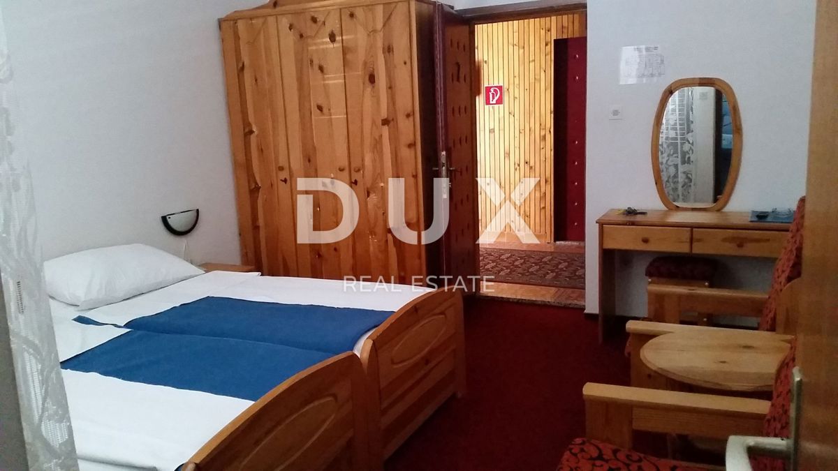 OTOK PAG, PAG - Prostoren hotel in 1271 m2 zemljišča, 1. vrsta do morja