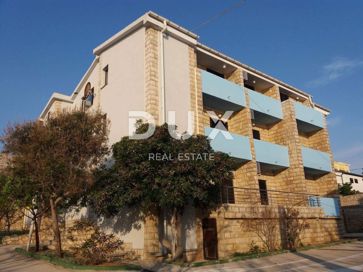 OTOK PAG, PAG - Prostoren hotel in 1271 m2 zemljišča, 1. vrsta do morja