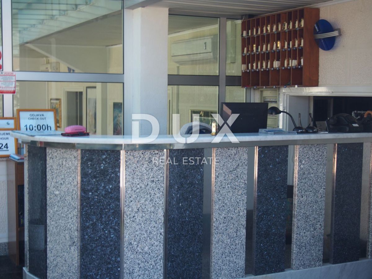 OTOK PAG, PAG - Prostoren hotel in 1271 m2 zemljišča, 1. vrsta do morja