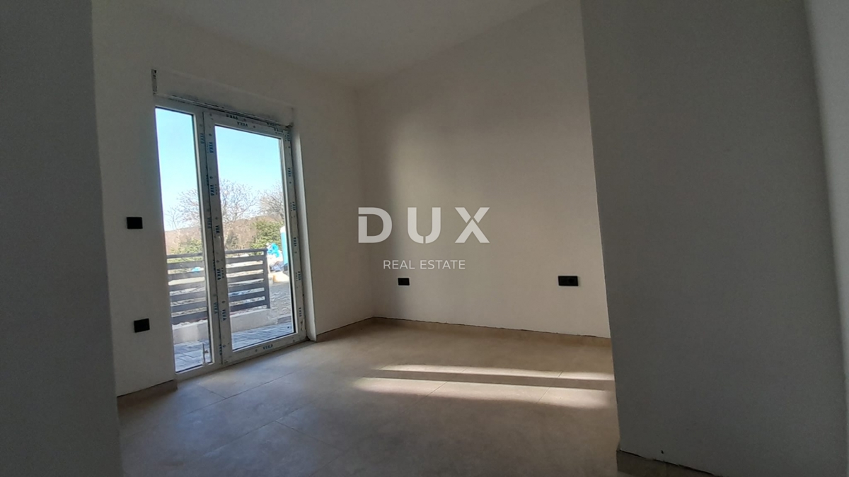 CRIKVENICA, JADRANOVO - luksuzna polpritlična hiša z bazenom, 134m2