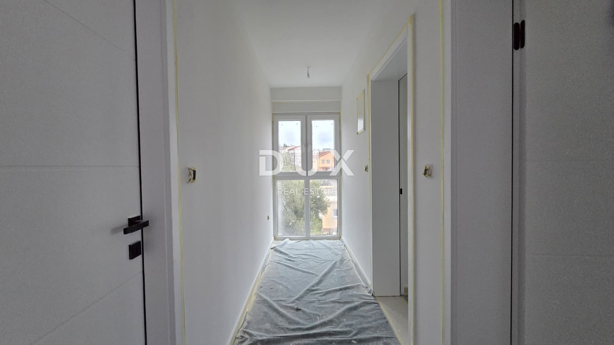 CRIKVENICA, JADRANOVO - luksuzna polpritlična hiša z bazenom, 134m2