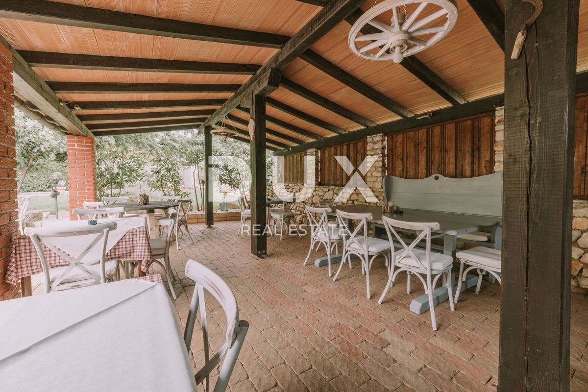 ISTRA, NOVIGRAD - Privlačna restavracija in penzion z uveljavljenim poslovanjem