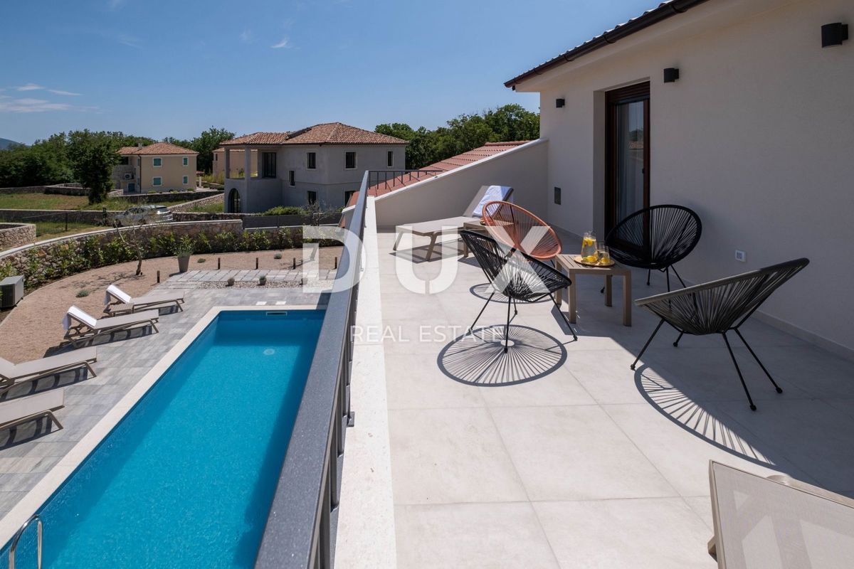 OTOK KRK, okolica mesta Krk - Luksuzna vila v novogradnji na mirni lokaciji