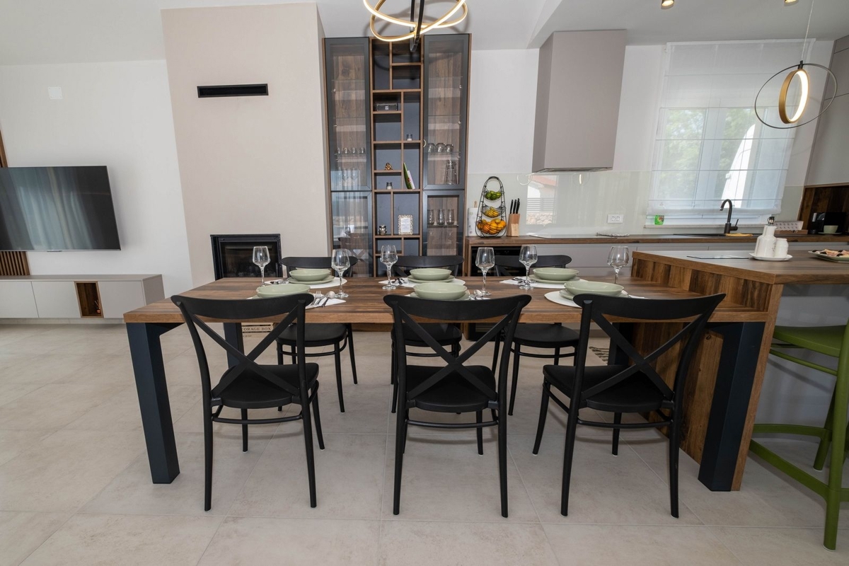 OTOK KRK, okolica mesta Krk - Luksuzna vila v novogradnji na mirni lokaciji