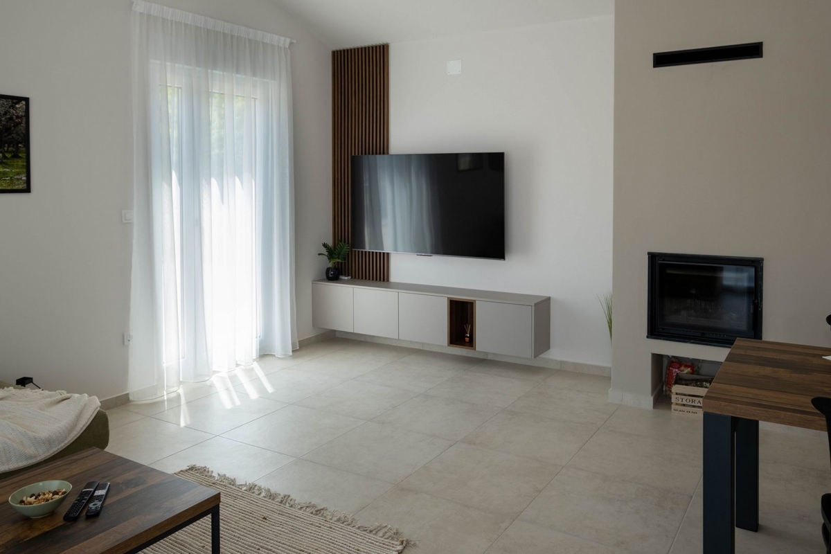 OTOK KRK, okolica mesta Krk - Luksuzna vila v novogradnji na mirni lokaciji