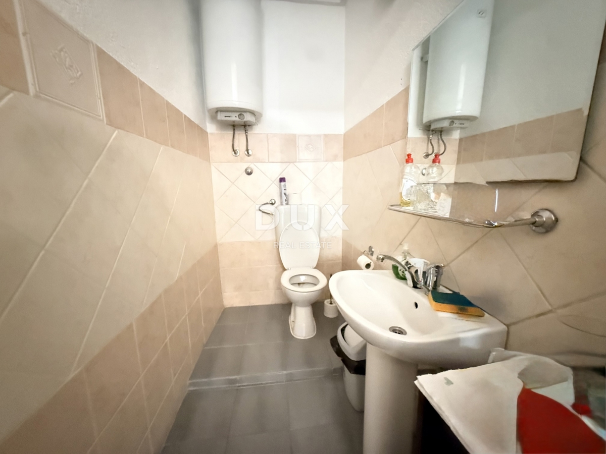 RIJEKA, KORZO - Poslovni prostor s 3 sobami, kopalnico in straniščem