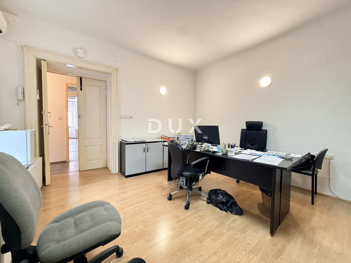 RIJEKA, KORZO - Poslovni prostor s 3 sobami, kopalnico in straniščem