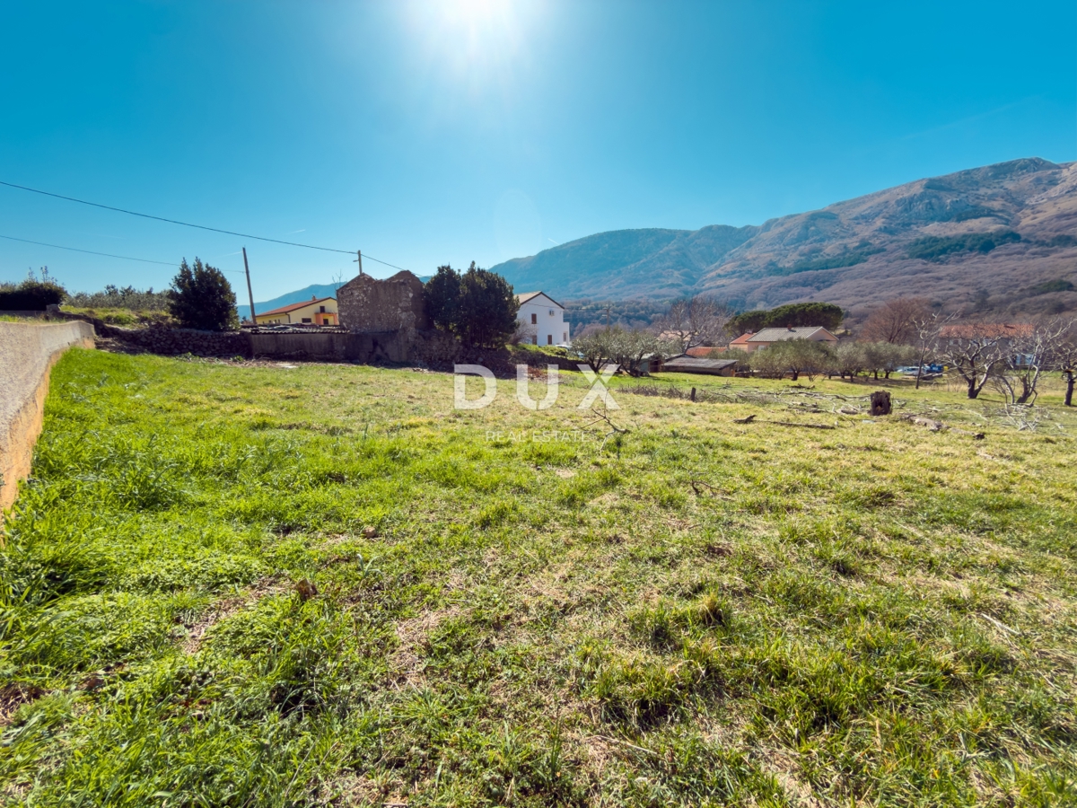 OTOK KRK, DRAGA BAŠĆANSKA - Zazidano gradbeno zemljišče