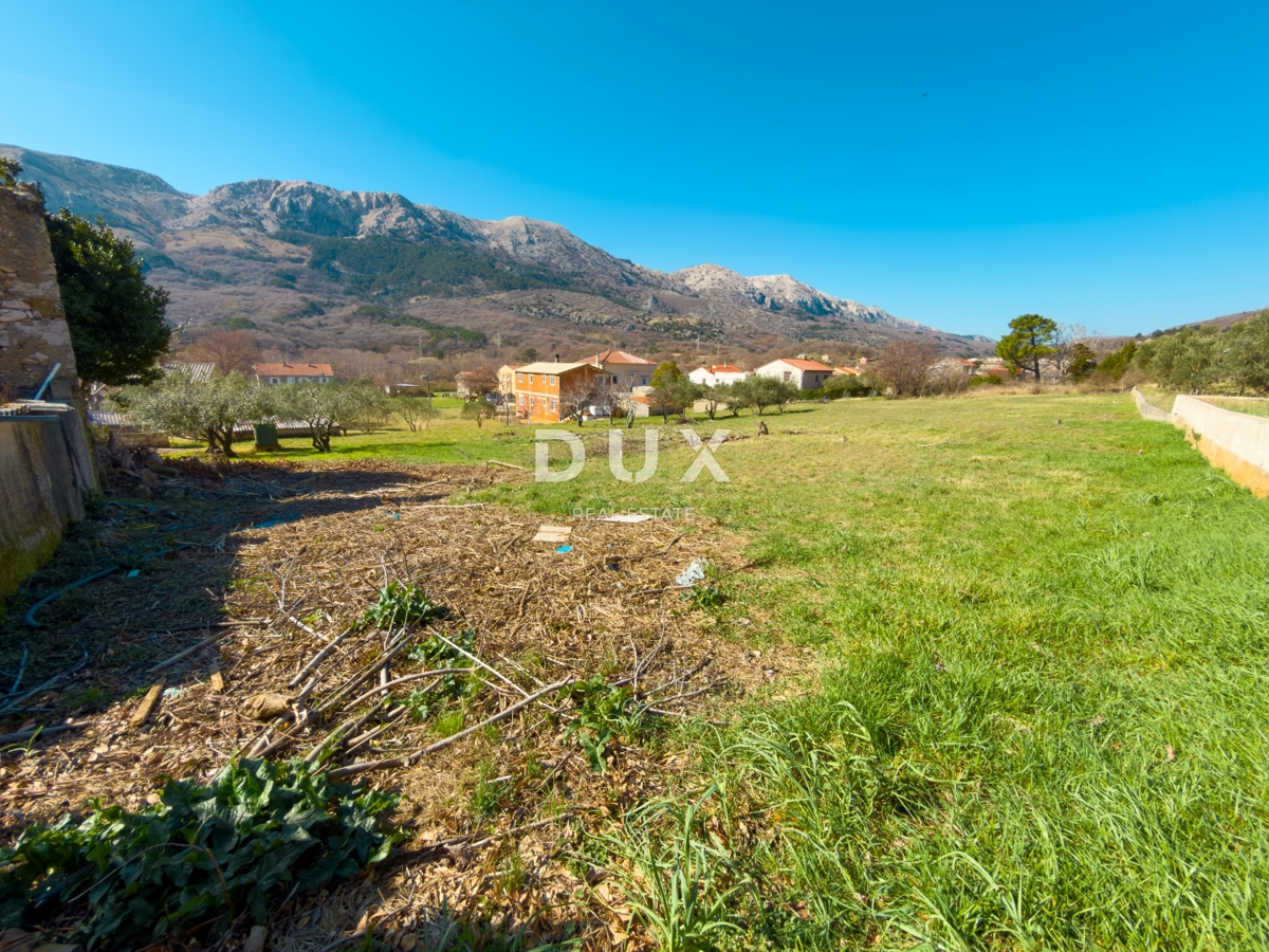 OTOK KRK, DRAGA BAŠĆANSKA - Zazidano gradbeno zemljišče