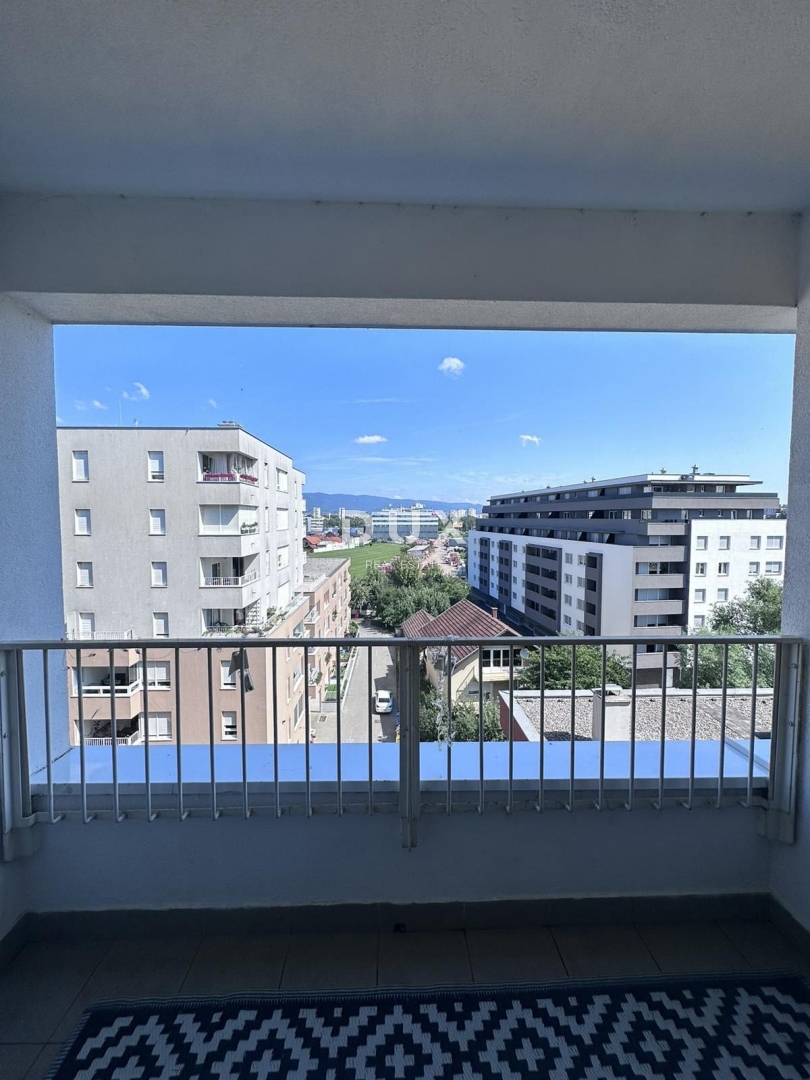 ZAGREB, OTOK – Opremljeno stanovanje z garažo in teraso