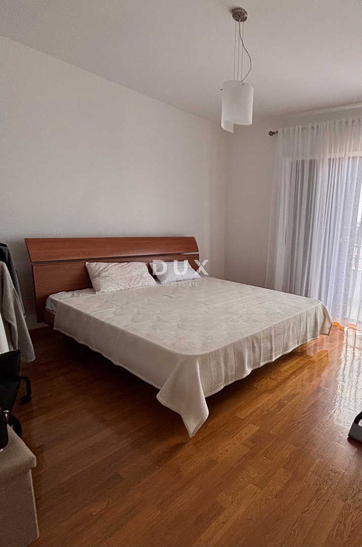 ŠIBENIK, CRNICA – Dupleks stanovanje z razgledom in garažo, 250 m²