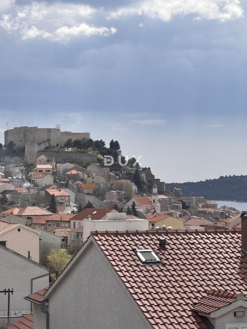 ŠIBENIK, CRNICA – Dupleks stanovanje z razgledom in garažo, 250 m²