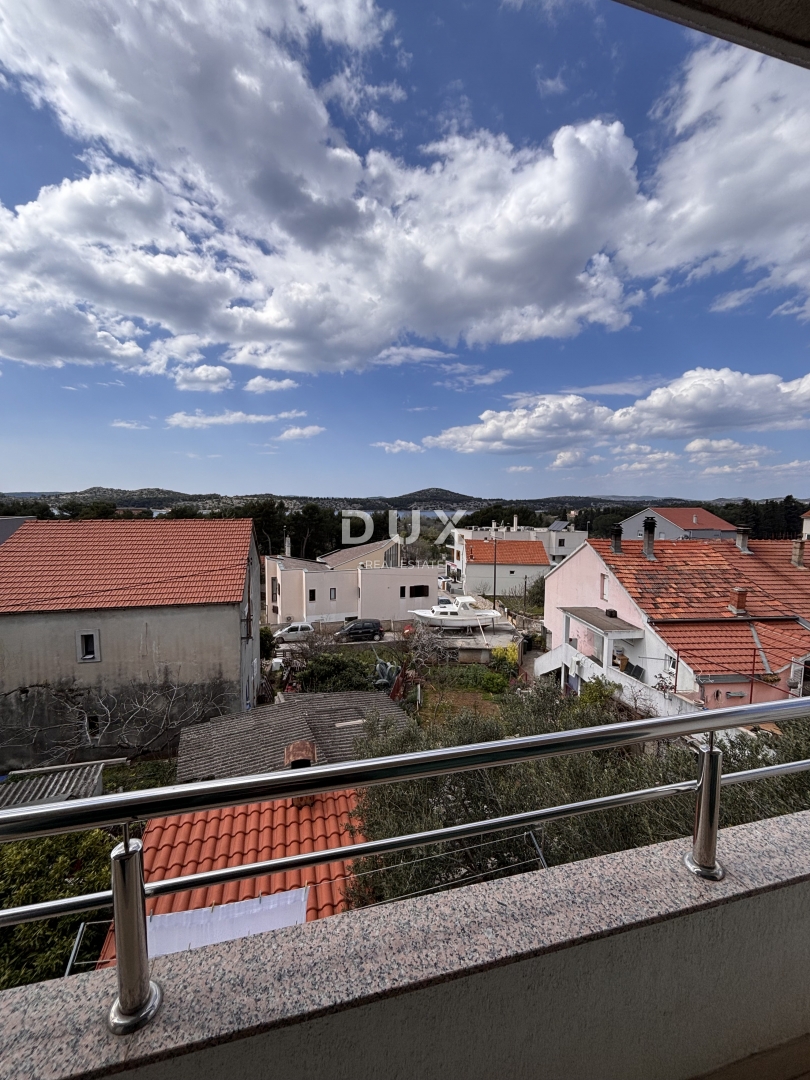 ŠIBENIK, CRNICA – Dupleks stanovanje z razgledom in garažo, 250 m²