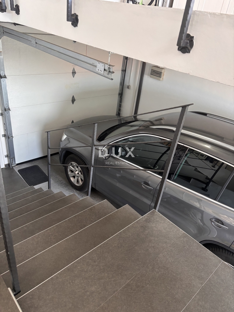 ŠIBENIK, CRNICA – Dupleks stanovanje z razgledom in garažo, 250 m²